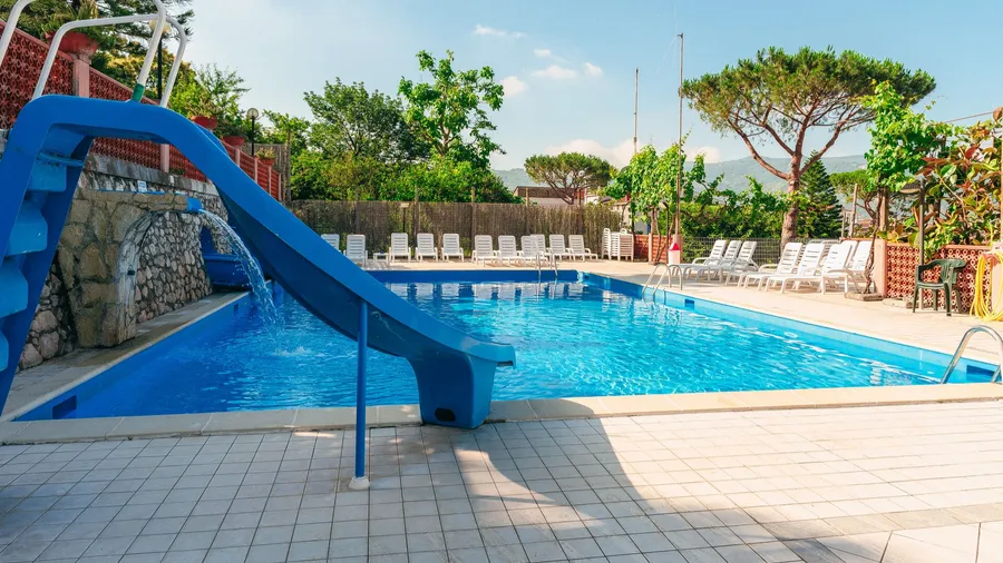Piscina e acquascivoli